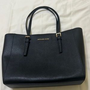 Michael Kors Jet Set Travel MD TZ Tote New with Tag